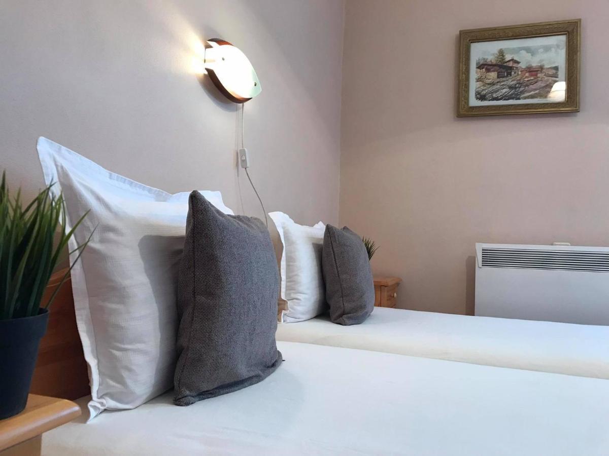Къща За Гости Загорски Hotel Kalofer Ngoại thất bức ảnh