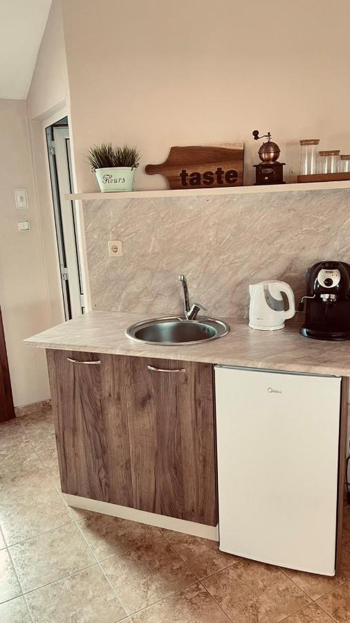 Къща За Гости Загорски Hotel Kalofer Ngoại thất bức ảnh