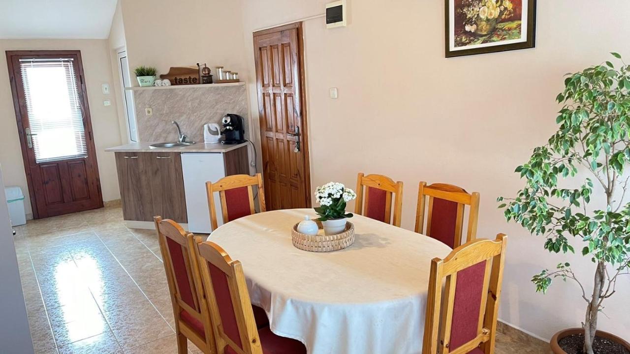 Къща За Гости Загорски Hotel Kalofer Ngoại thất bức ảnh